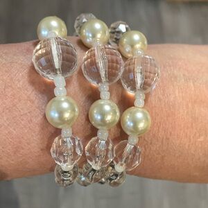 Lovely faux pearls bracelet